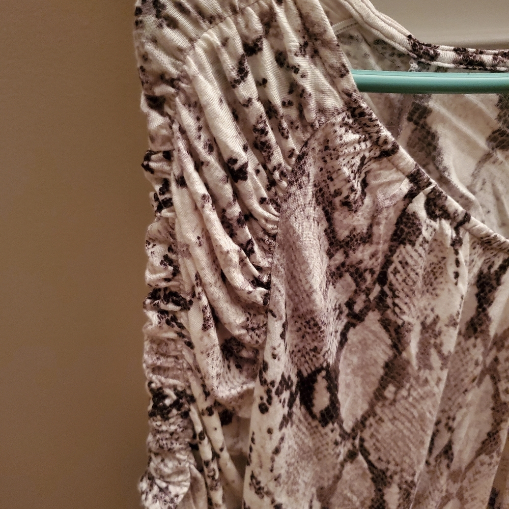 Jennifer Lopez snakeskin look print top - Picture 3 of 3